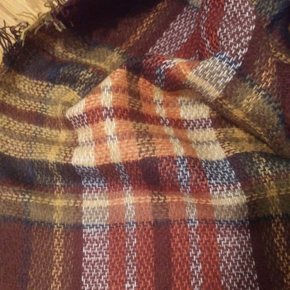 LAST ONE!!! Brown Plaid Blanket Scarf - Picture 5 of 5